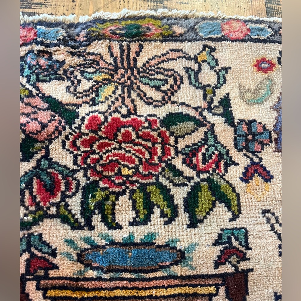 Beautiful Vintage Rug - Picture 9 of 9